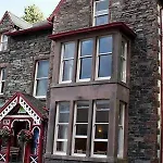 Yha Hostel *